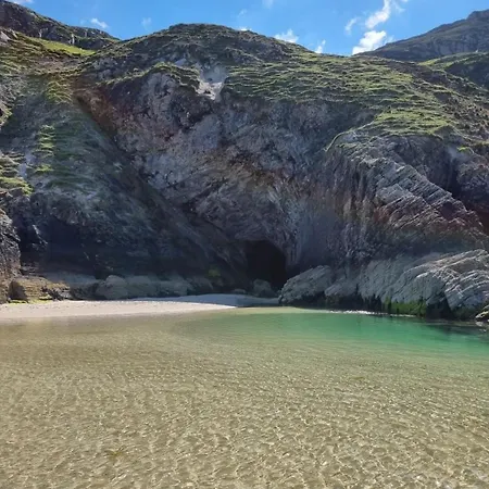 The Blue House - Romantic Mountain Holiday home Donegal Town